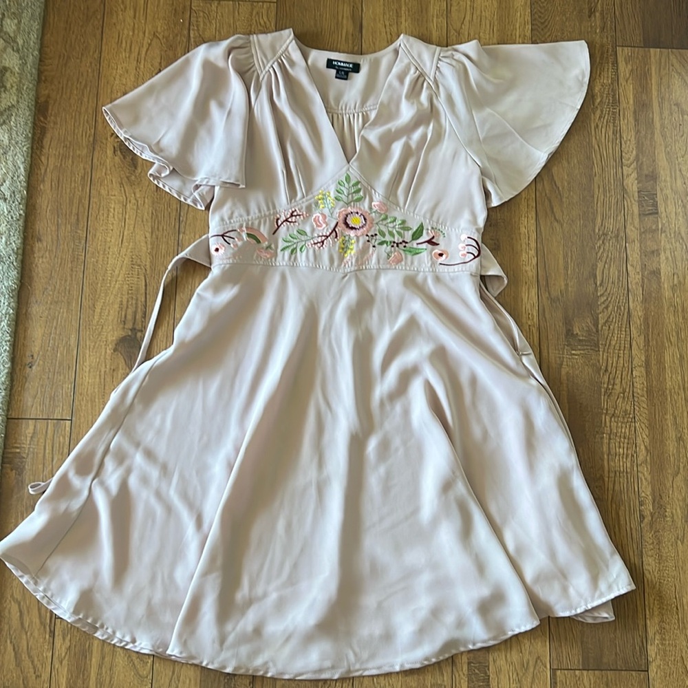 Hommage pale pink embroidered floral dress waist tie fit and flare size large